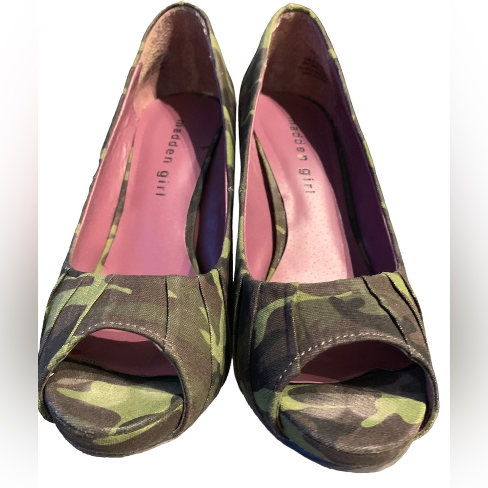 Madden Girl Women's Kabobe Camouflage Pump Size 7 - Picture 2 of 7